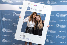 Zdjęcie pamiątkowe szczęśliwych absolwentek, fot. A. Surowiec