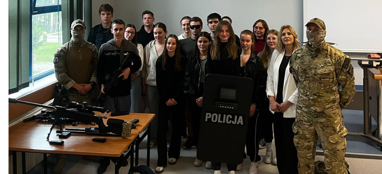 Spotkanie studentów z funkcjonariuszami SPKP Rzeszów na Wydziale Zarządzania,