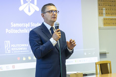 Prodziekan dr inż. Paweł Dobrzański