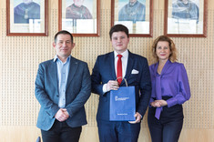 Stypendysta ministra nauki z dziekanką WZ prof. PRz B. Zatwarnicką-Madurą i prorektorem ds. studenckich i umiędzynarodowienia prof. PRz B. Millerem,