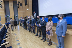 Nagrodzeni pracownicy Wydziału Zarządzania z JM Rektorem PRz, prof. Piotrem Koszelnikiem, fot. A. Surowiec