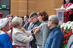 Pracownicy Wydziału Zarządzania uhonorowani odznaczeniami podczas inauguracji 75-lecia PRz