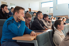 Spotkanie z Kamilem Łuką – absolwentem Wydziału Zarządzania PRz i członkiem załogi pokładowej PLL LOT,