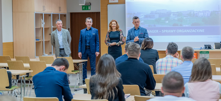 Od lewej dr hab. inż. Grzegorz Rosłan, prof. PRz, prof. dr hab. Grzegorz Ostasz, dr hab. Beata-Zatwarnicka-Madura, prof. PRz, dr hab. Jacek Strojny, prof. PRz, fot. A. Surowiec