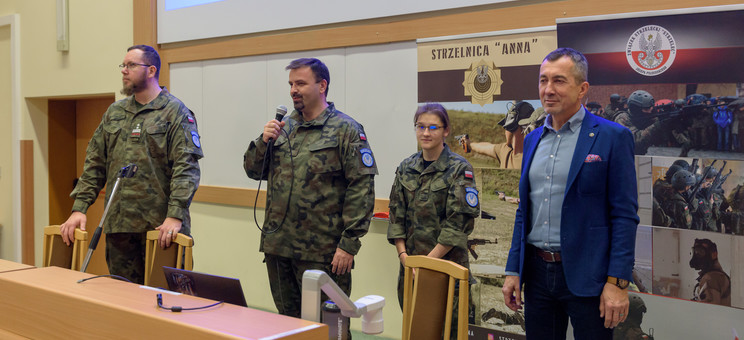 Od lewej: insp. ZS M. Elgass, st. chor. ZS A. Polakiewicz, prof. dr hab. G.Ostasz, fot. A. Surowiec