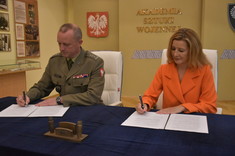 płk. prof. T. Jałowiec, prof. PRz. B. Zatwarnicka-Madura,