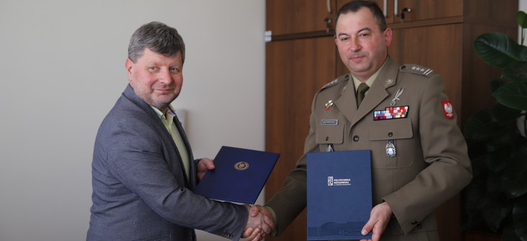 Od lewej: prof. dr hab. inż. Piotr Koszelnik; płk. Tadeusz Nastarowicz,