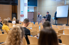 Wystąpienie inauguracyjne prorektora G. Ostasza (na zdjęciu po lewej), fot. A. Surowiec