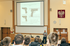 Płk dr inż. Wiesław Lewicki podczas prowadzenia wykładu, fot. I. Oleniuch