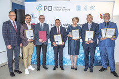 Od lewej: prof. PRz L. Gniewek, dr inż. M. Szarata, prof. PRz P. Jankowski-Mihułowicz, prof. PRz K. Tereszkiewicz, dr inż. B. Wilk, prof. PRz M. Oszust, dr inż. J. Szyszka, fot. B. Motyka