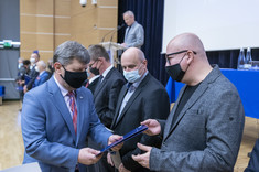 Wręczenie prof. B. Bembenkowi nagrody za uzyskanie stopnia naukowego doktora habilitowanego, fot. A. Surowiec