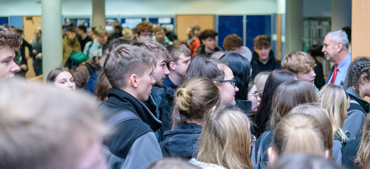 Uczniowie szkół ponadpodstawowych podczas Dnia Otwartego na Wydziale Zarządzania