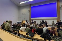 Studenci poznali zasady reagowania na zagrożenie typu „Aktywny Strzelec”,
