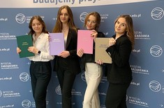 Absolwenci kierunku logistyka,