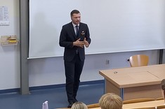 Kariera w chmurach – spotkanie z członkiem załogi pokładowej PLL LOT,