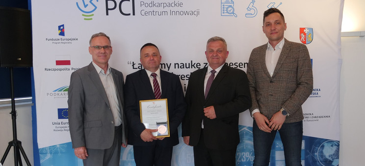 Od lewej: dr inż. H. Wachta, prof. PRz K. Tereszkiewicz, S. Kruczek, dr inż. Ł. Kulig, fot. B. Motyka