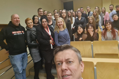 Prezentacja projektów promocyjnych dla różnych jednostek PRz przygotowanych przez studentów WZ,