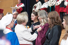 Pracownicy Wydziału Zarządzania uhonorowani odznaczeniami podczas inauguracji 75-lecia PRz