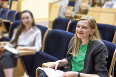 Na pierwszym planie zwyciężczyni konkursu - Julia Baryła, fot. Beata Motyka