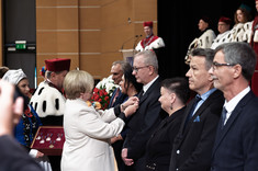 Pracownicy Wydziału Zarządzania uhonorowani odznaczeniami podczas inauguracji 75-lecia PRz