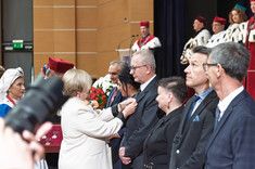 Pracownicy Wydziału Zarządzania uhonorowani odznaczeniami podczas inauguracji 75-lecia PRz