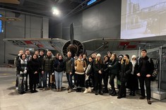 Studenci w 8. Bazie Lotnictwa Transportowego, 3. Grupie Poszukiwawczo-Ratowniczej oraz Muzeum Lotnictwa Polskiego w Krakowie,