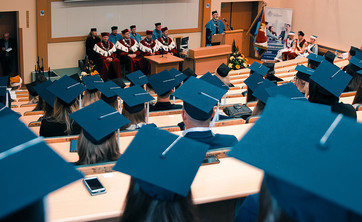 Graduacja - niezapomniana chwila dla absolwentów