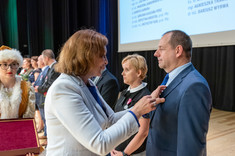Wojewoda Podkarpacki Ewa Leniart wręcza odznaczenia państwowe