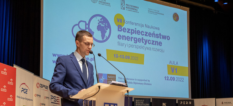 Prof. PRz Mariusz Ruszel podczas otwarcia konferencji, fot. A. Surowiec
