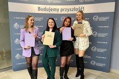 Absolwenci kierunku logistyka,