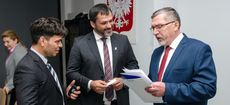 dr hab. inż. St. Gędek, prof PRz., Dziekan Wydziału Zarządzania wita gości przed wykłądem otwartym