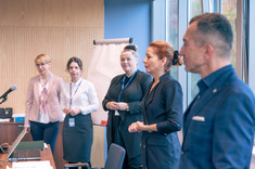 Od lewej dr inż. Agata Warmińska, mgr Lidia Korzeniowska, dr Justyna Stecko, dr hab. Beata Zatwarnicka-Madura, prof. PRz, prof. dr hab. Grzegorz Ostasz, fot. A. Surowiec