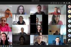 Studenci studiów niestacjonarnych podczas immatrykulacji - zrzut ekranu.