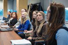 V Seminarium Naukowe Wydziału Zarządzania – wsparcie doktorantów i wymiana doświadczeń badawczych,