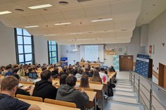 Wykład otwarty o zarządzaniu lotniskiem na Wydziale Zarządzania,