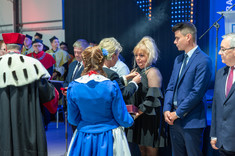 Medal Komisji Edukacji Narodowej odbiera dr inż. Halina Chłodnicka, fot. A. Surowiec.