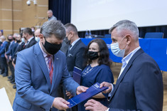 Wręczenie prof. A. Woźnemu nagrody za uzyskanie stopnia naukowego doktora habilitowanego, fot. A. Surowiec