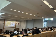 Studenci poznali zasady reagowania na zagrożenie typu „Aktywny Strzelec”,