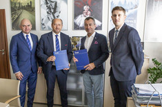 Podpisanie umowy o współpracy pomiędzy Politechniką Rzeszowską, a Podkarpackim Związkiem Piłki Nożnej,