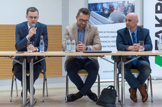 Członkowie Komitetu Organizacyjnego VII Konferencji Naukowej "Bezpieczeństwo energetyczne - filary i perspektywa rozwoju", od lewej: prof. PRz Mariusz Ruszel, prof. Daniel Słyś, prof. Grzegorz Budzik, fot. A. Surowiec