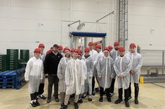 Wizyta studyjna studentów logistyki w nowoczesnym centrum dystrybucji firmy Amplus,