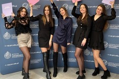 Absolwenci kierunku logistyka,