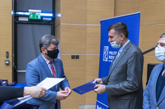 Wręczenie prof. Y. Bilanowi nagrody za publikację o wartości 140 pkt., fot. A. Surowiec