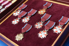 Pracownicy Wydziału Zarządzania uhonorowani odznaczeniami podczas inauguracji 75-lecia PRz,