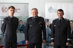 Ppłk dr inż. Andrzej Truskowski z podchorążymi Lotniczej Akademii Wojskowej, fot. N. Potoczna