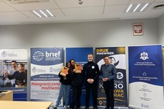 Organizatorzy wydarzenia ze zdobywcami 2 miejsca,