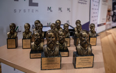 Statuetki - Nagrody im. Ignacego Łukasiewicza