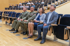 Od lewej: płk dypl. Michał Małyska, płk dr Mariusz Stopa, dr Ewa Leniart, prof. Piotr Koszelnik, fot. Arkadiusz Surowiec