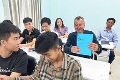 prof. dr hab. G. Ostasz z kandydatami na studia