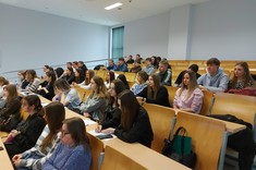 Wykład o roli Urzędu Dozoru Technicznego w bezpiecznej eksploatacji urządzeń transportu bliskiego,